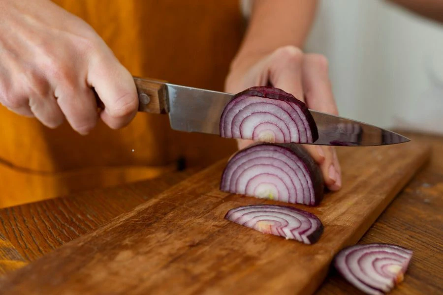 Bawang besar dapat menambah harum pada masakan.