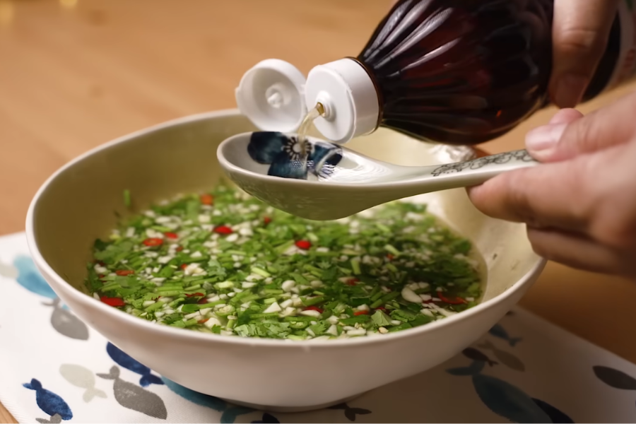 Kuah limau dibuat mengikut citarasa masing-masing.