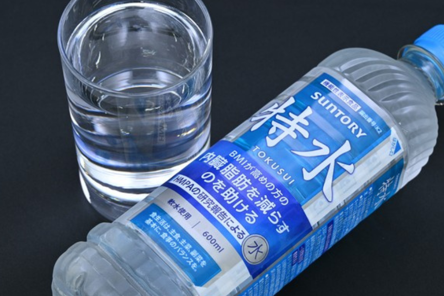 Kelihatan seperti air mineral biasa dari segi rupa dan rasa.