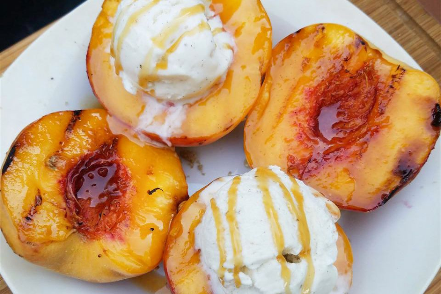 Rasa manis dan tekstur berair buah peach sangat sesuai jika dipanggang.