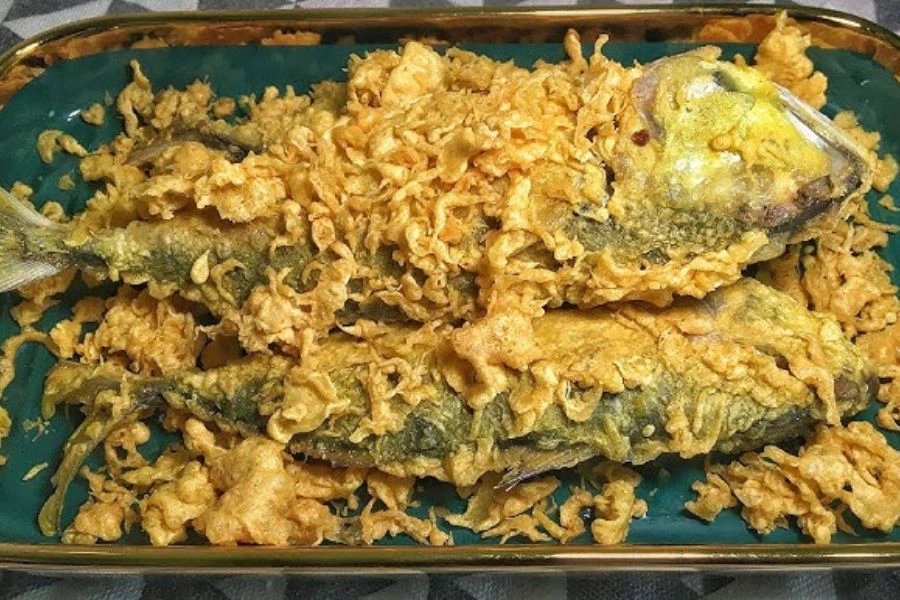 Serdak kembang rangup gebu dan isi lembut di dalam.