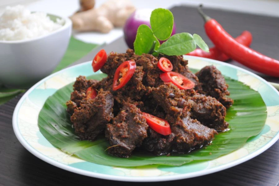 Misalnya masak rendang sehingga air kering dan minyak timbul dipermukaan agar tahan lama.