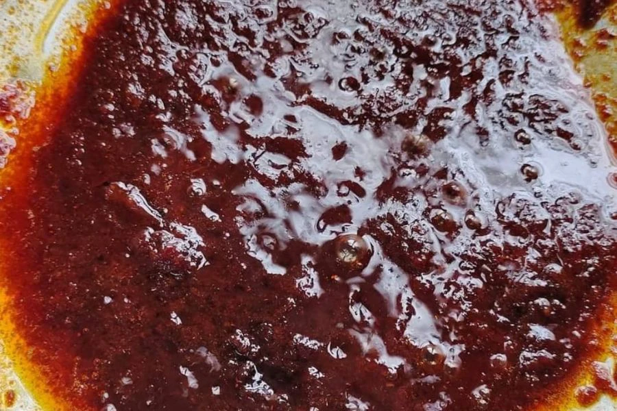 Makanan yang ditumis hingga pecah minyak dapat membantu melindungi dari bakteria dan kulat.