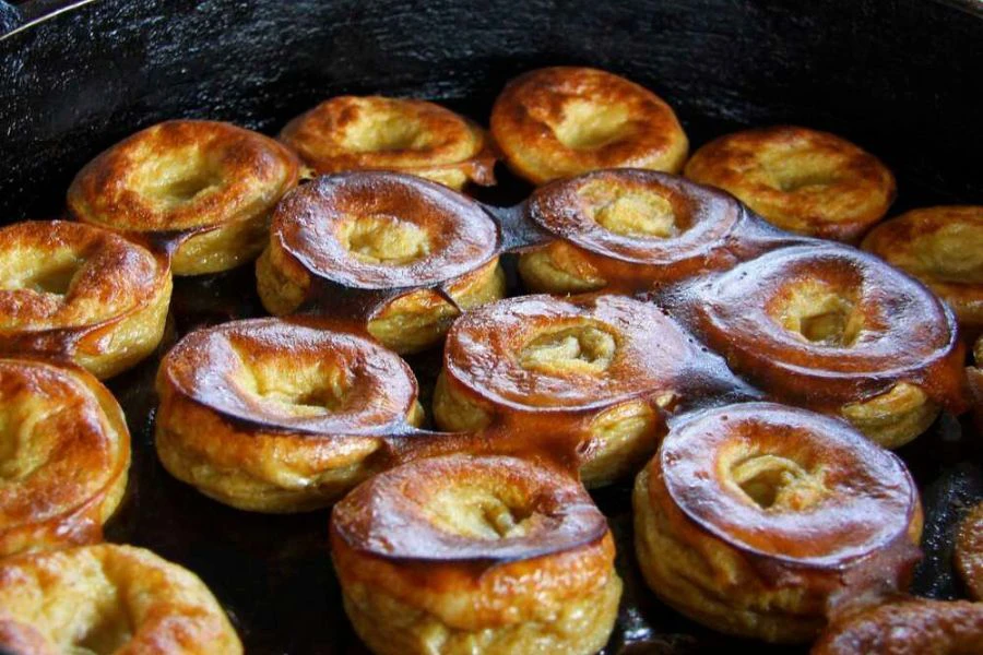 Lagi enak jika kuih akok ini dibakar menggunakan bara arang.