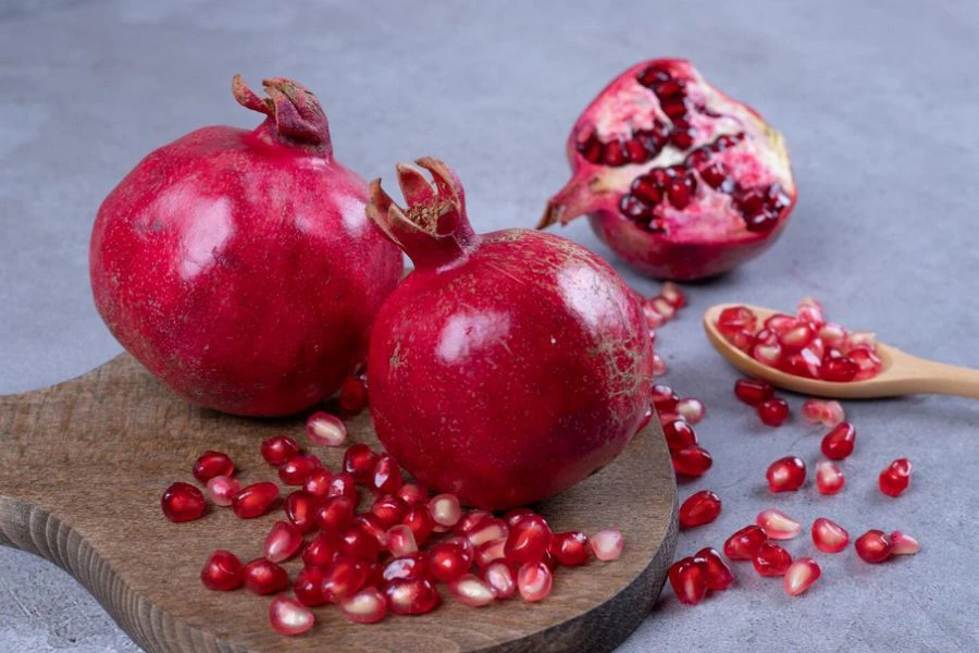 Buah delima memiliki banyak khasiat untuk kesihatan kulit.