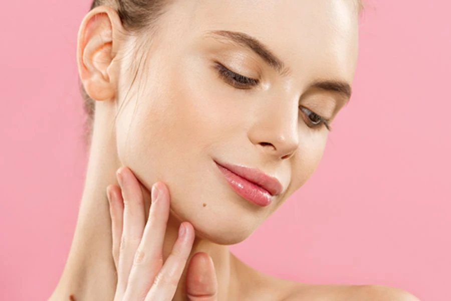 Vitamin C dalam kulit nanas mengandungi kolagen baik untuk kulit.