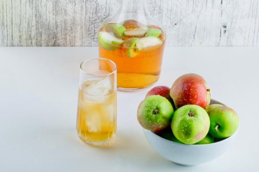 Rendam epal dalam air soda agar ia tidak berukar warna bahkan lebih manis.