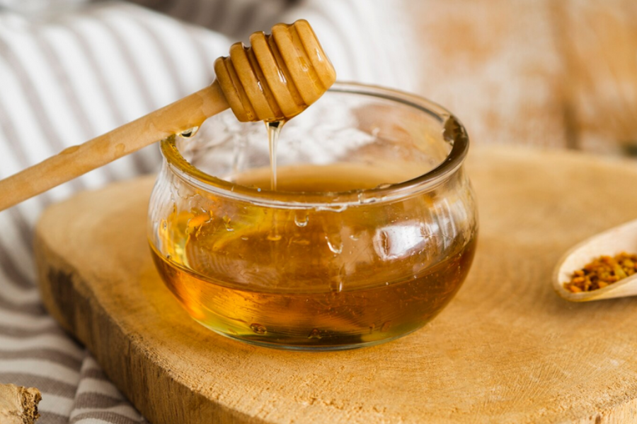 Air madu juga kaya dengan kandungan antioksidan untuk melambatkan penukaran warna epal.