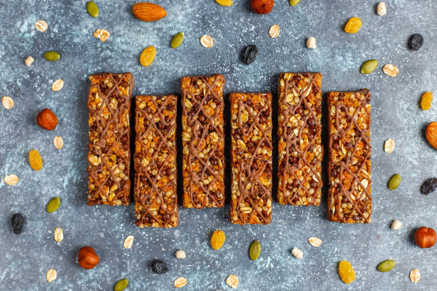 Makanan siap sedia seperti energy bar dan kekacang membantu tambah tenaga ketika banjir.