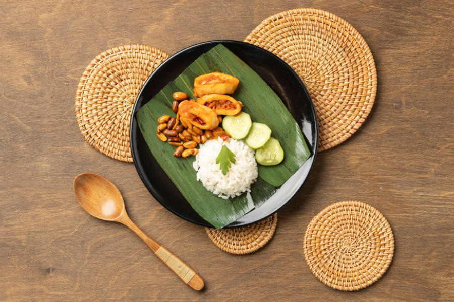 Kebanyakan menu tempatan turut menggunakan daun pisang sebagai pembangkit aroma.