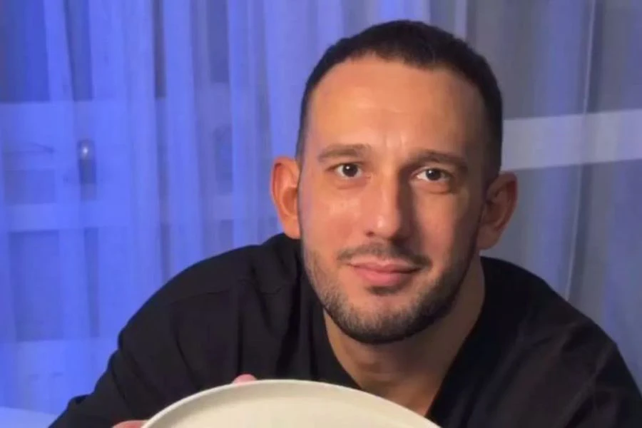 Dimitry mengambil 10,000 kalori sehari bagi menaikkan berat badannya.