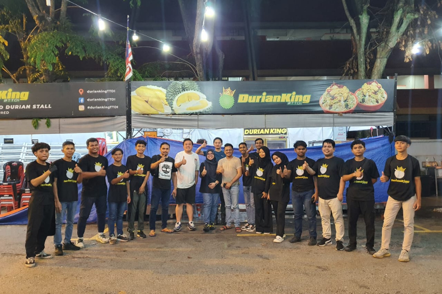 Durian King TTDI kembali menarik perhatian ramai apabila dibuka semula selepas 14 bulan tidak beroperasi.