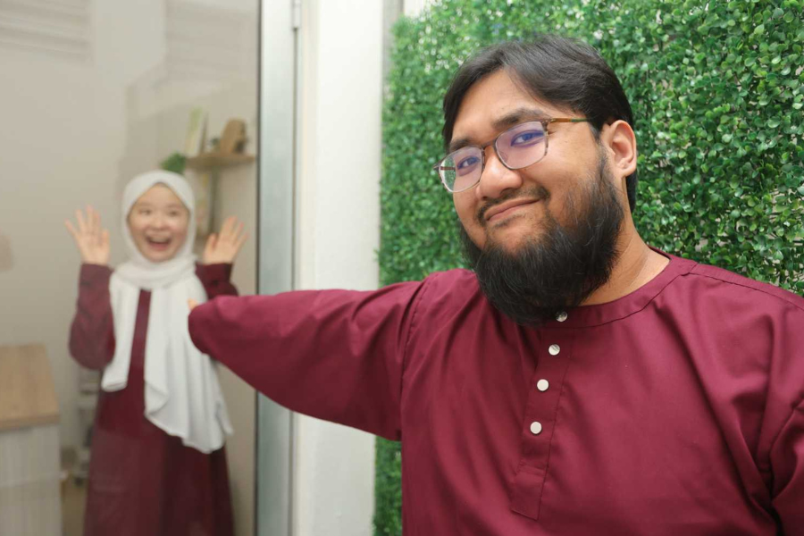 Azrul menyifatkan isterinya seorang yang baik hati dan handal memasak.