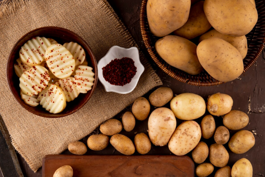 Kentang kaya dengan karbohidrat.