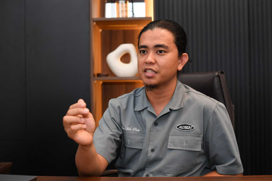 Asyraf sebelum ini bergelar jurutera di Tenaga Nasional Berhad (TNB).