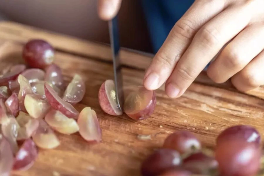 Kandungan tannin banyak ditemui dalam buah anggur.