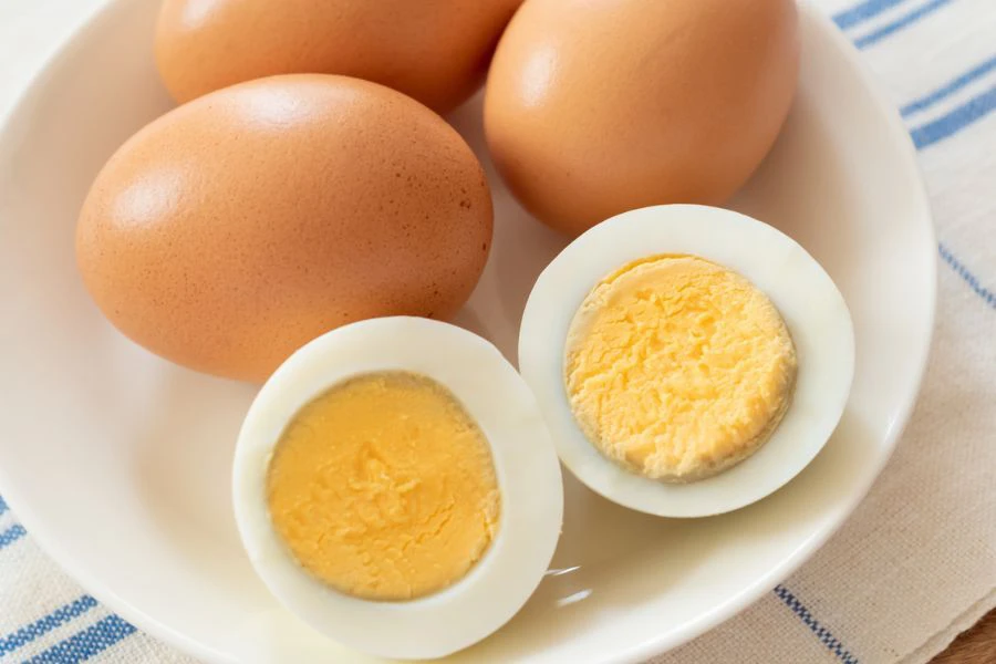 Telur mengandungi kolin yang bagus untuk pembentukan memori otak.