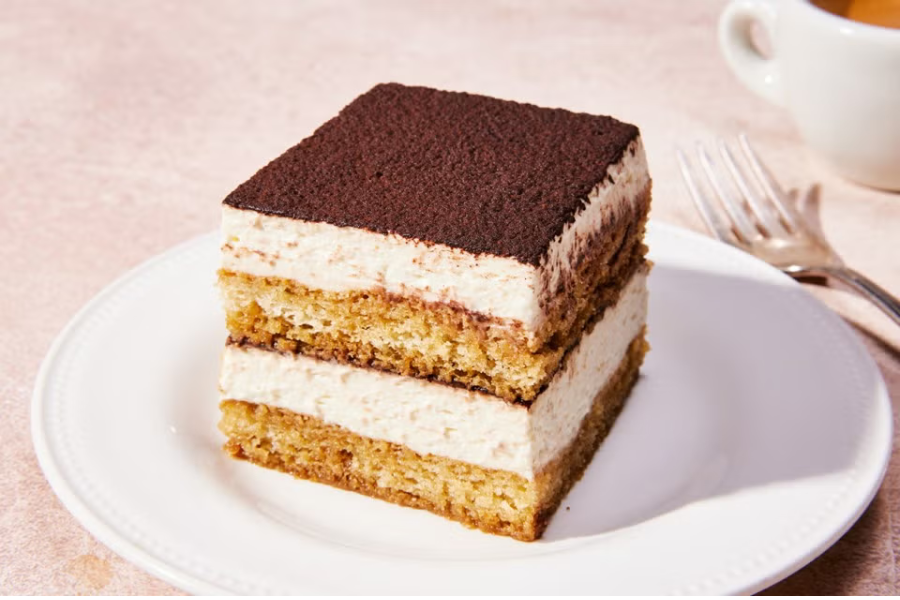 Tiramisumenyerlahkan rasa manis pahit berlemak.