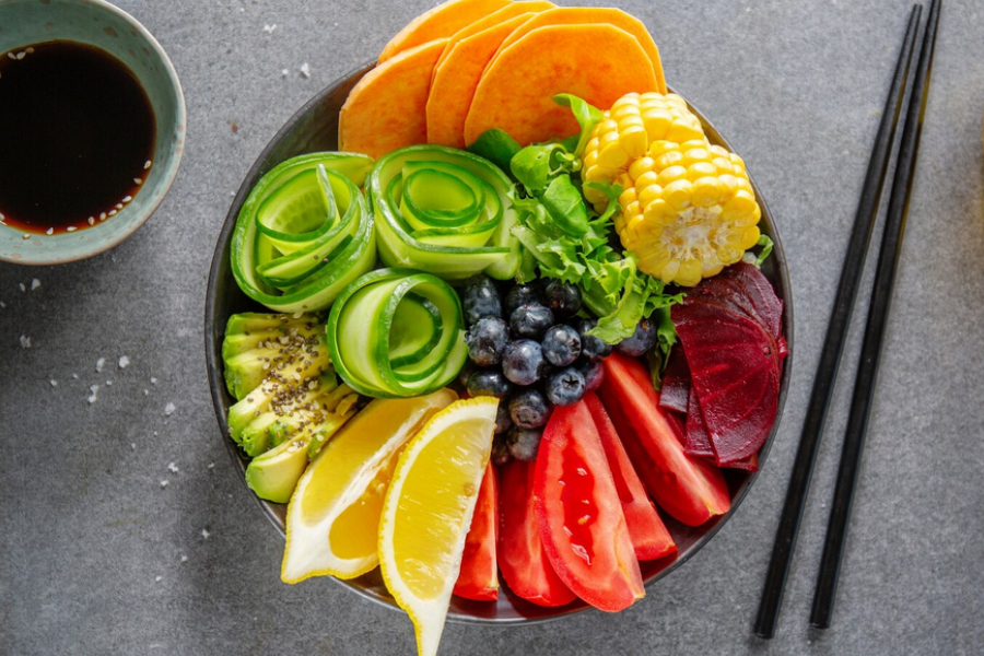 Diet pelangi lengkap dengan pelbagai warna dari sumber sayuran dan buah-buahan.