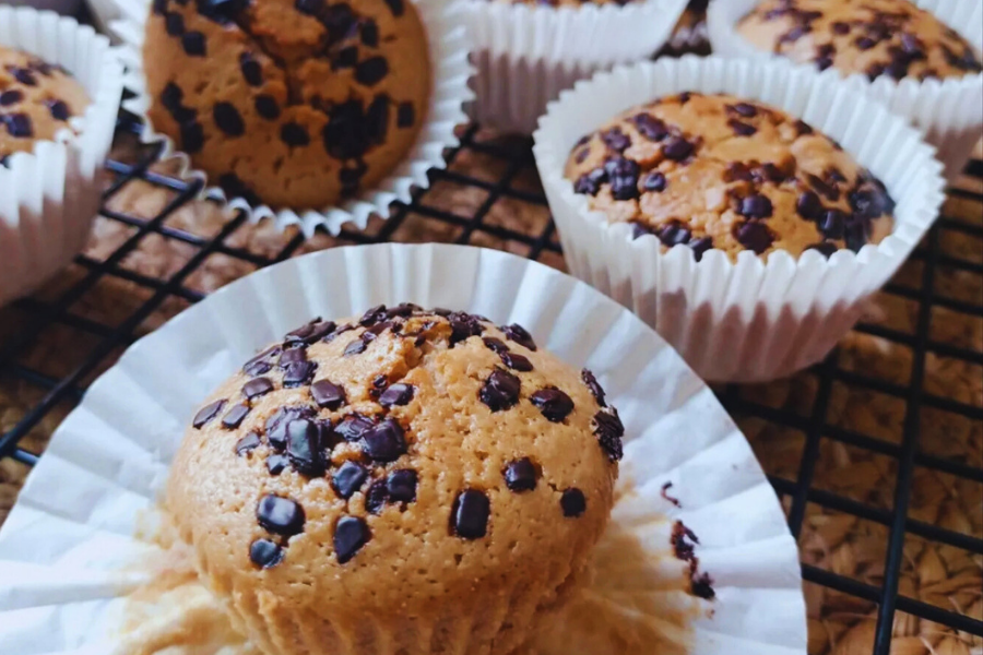 Mudah, cara penyediaan kek cawan ini hanya menggunakan beberapa bahan.