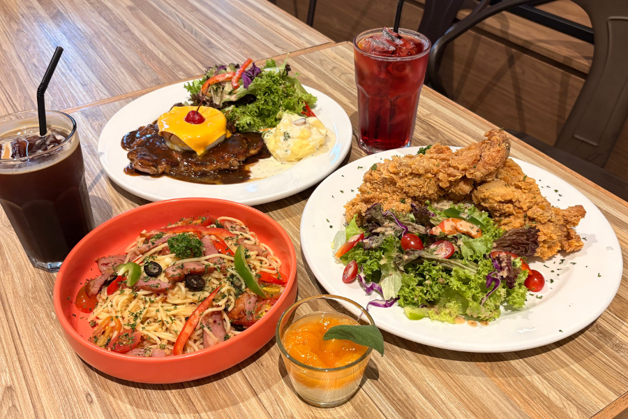 Lafayette menyajikan pelbagai hidangan western lazat buat pelanggan.