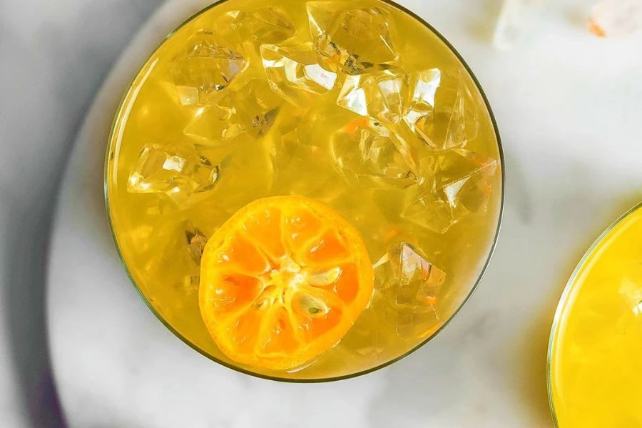 Minuman air limau kasturi bagus untuk kebaikan kulit.