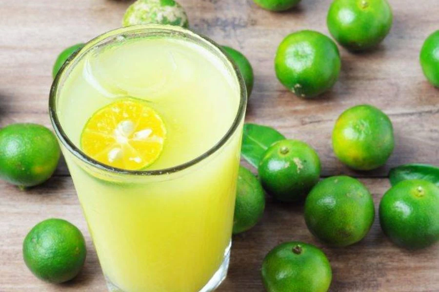 Limau kasturi mengandungi vitamin C yang tinggi membantu meningkatkan sistem imun badan.