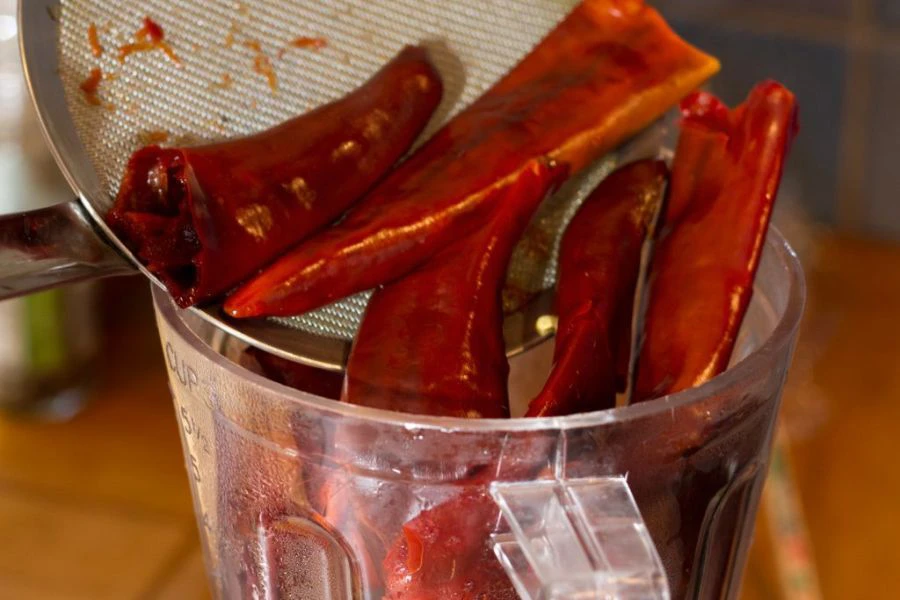 Cili kisar yang sudah bercampur minyak boleh terus digunakan.