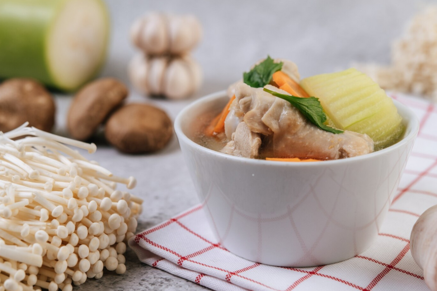 Hidangan seperti sup ayam juga mudah untuk dinikmati.