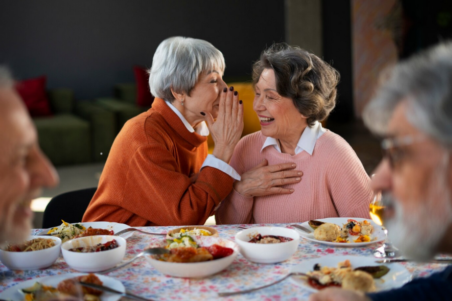 Suasana makan ceria juga penting.