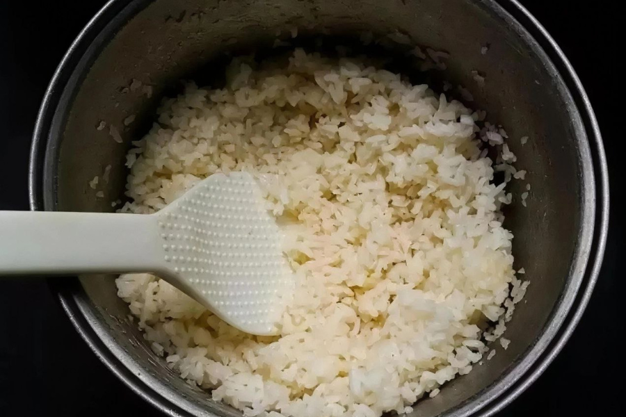 Nasi yang terdedah selama dua jam pada ruang terbuka mudah untuk dijangkiti bakteria Bacillus Cereus.