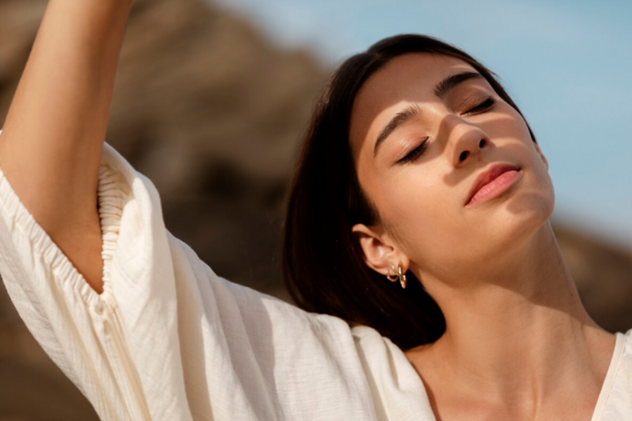 Pendedahan kulit wajah terhadap martahari boleh menyebabkan jerawat.