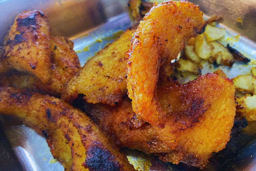 Lemak bakar disajikan segar dengan tektur lembut. 