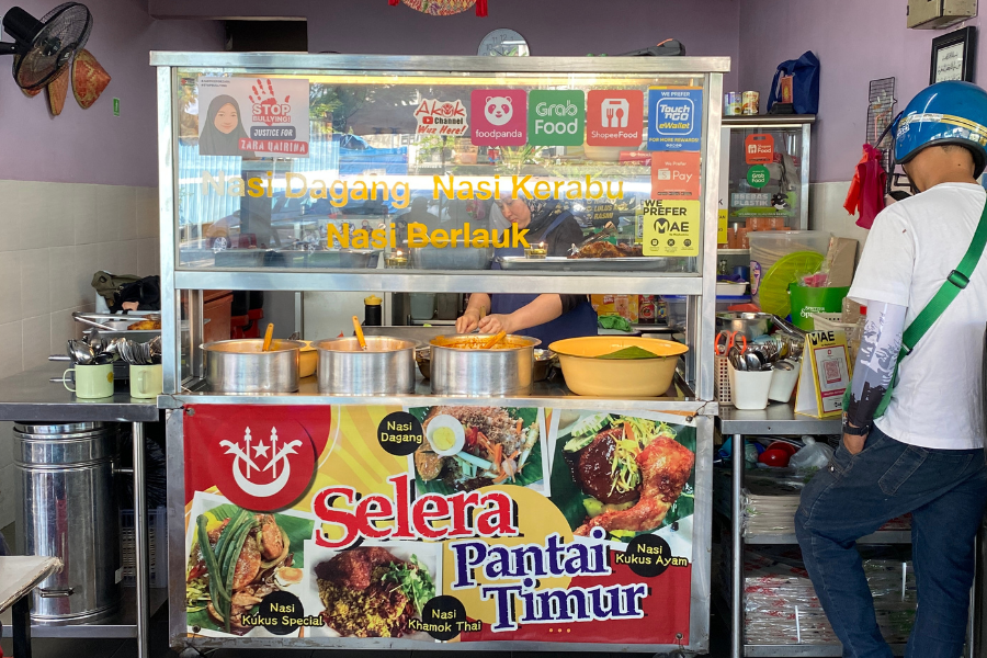 Iman Nasi Kukus antara destinasi makan siang yang menawarkan keaslian sajian Kelantan.