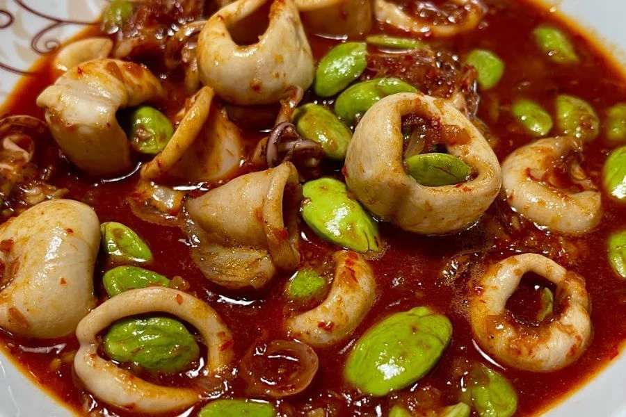 Memang sedap masak petai dicampur sotong segar.