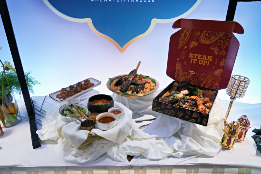 Set take-away dan penghantaran Iftar Mubarak NateBox untuk hidangan 5 hingga 6 orang berharga RM399.90.