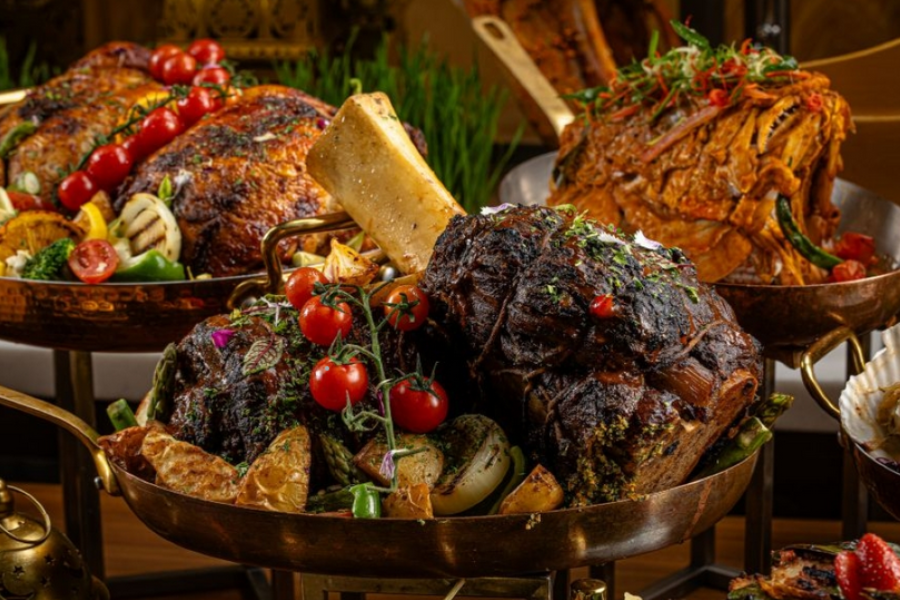 Bertemakan Jamuan Penuh Makna, Raikan Detik Bersama, bufet Iftar Hilton KL mewah dengan aneka pilihan sajian.