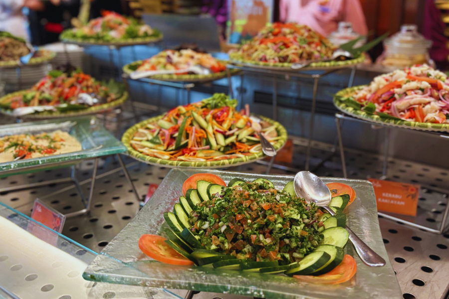 Bufet Ramadan bertemakan Iftar Dengan Cita Rasa Tradisi menawarkan juadah nostalgia persis masakan rumah.