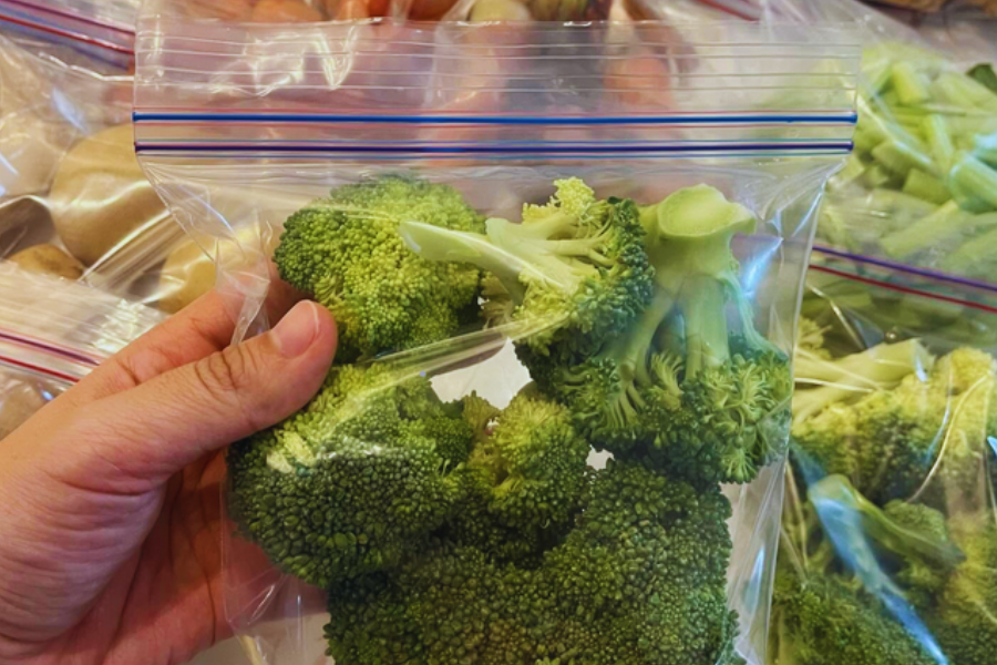 Brokoli tahan lebih lama beg plasti double ziplock.