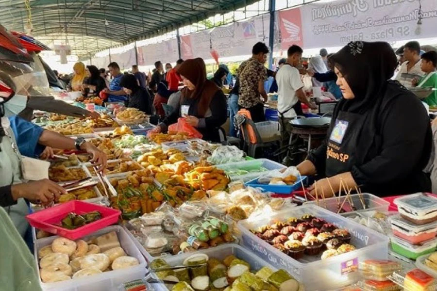 Penggunaan surat khabar sebagai alas makanan adalah tidak dibenarkan.