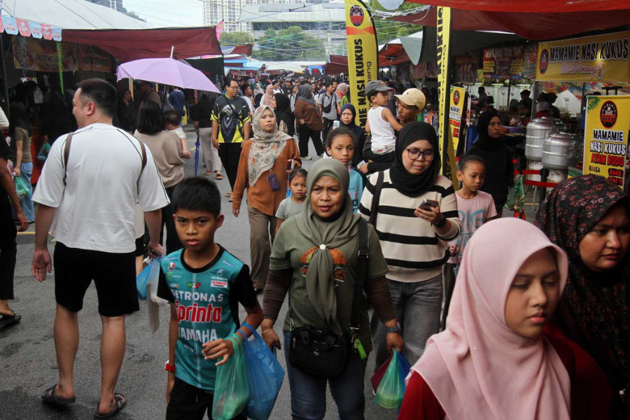 Bazar Ramadan sememangnya pilihan tempat membeli juadah berbuka.