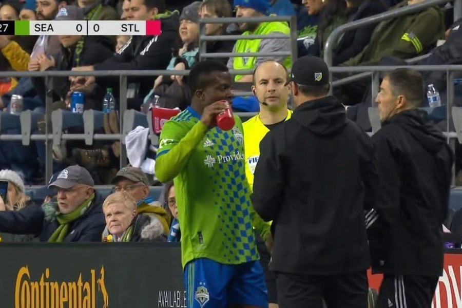 Rehat khas jadi peluang untuk pemain Muslim berbuka puasa.