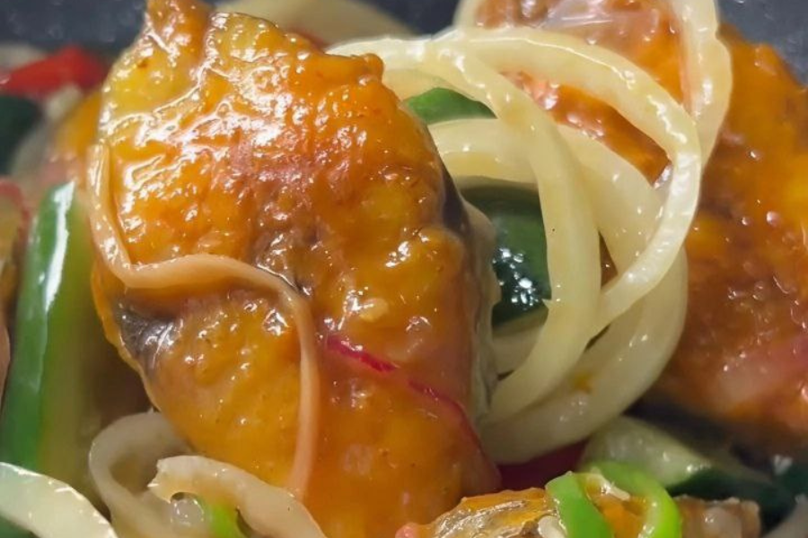 Masakan ini juga boleh menggunakan ayam atau daging.