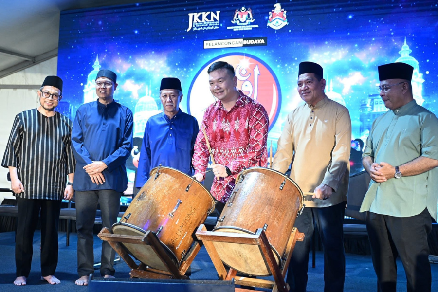 Timbalan Menteri Pelancongan, Seni dan Budaya, Chiew Choon Man (empat kiri) menyempurnakan majlis pelancaran program Iftar Ramadan 2026, memasuki tahun ke-14 penganjurannya.