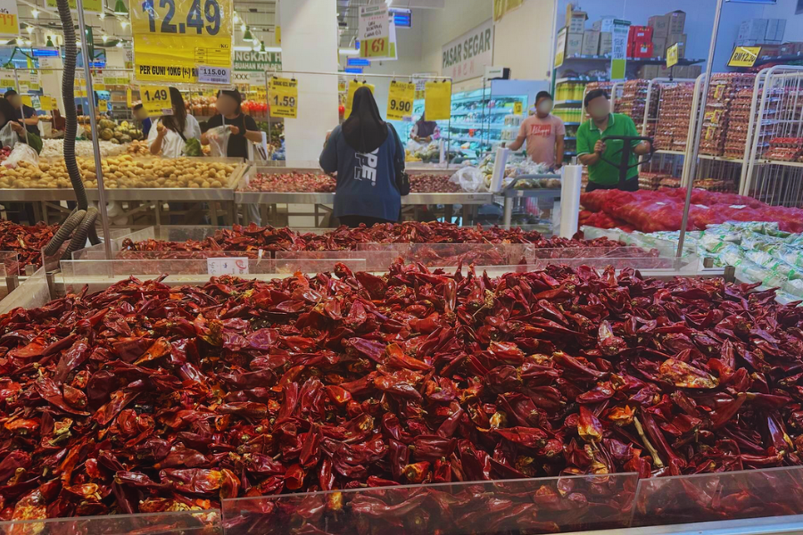 Nak pilih cili kering pun perlu ada ilmu. 