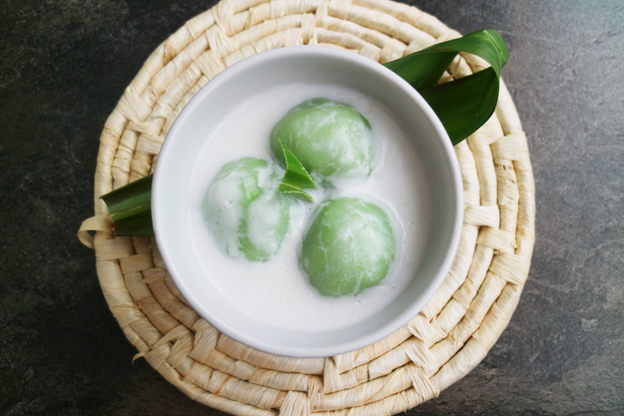 Badak berendam mempunyai bentuk separa bulat menonjolkan inti kelapa yang kelihatan sedikit dari permukaan. 
