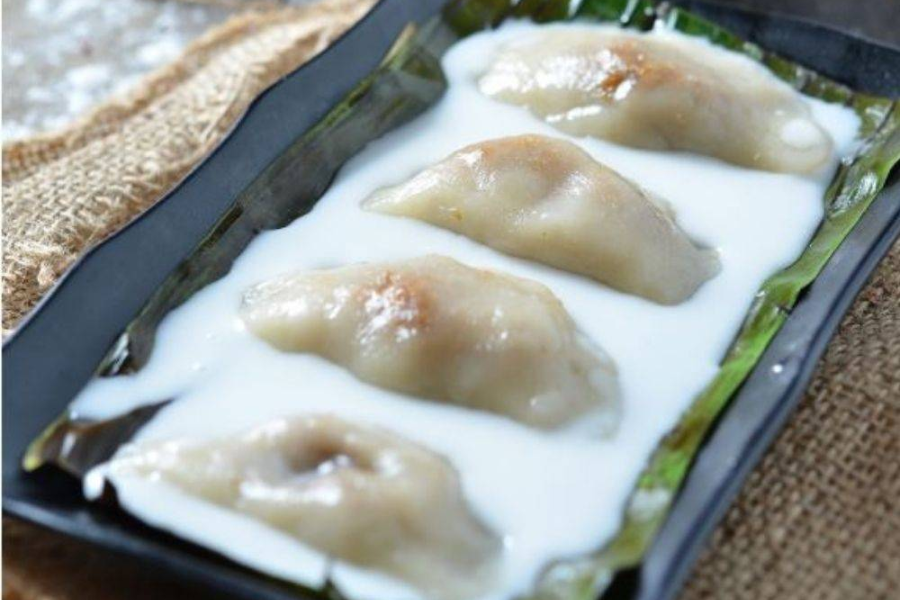 Kuih sopang hampir menyerupai badak berendam namun berbentuk karipap.