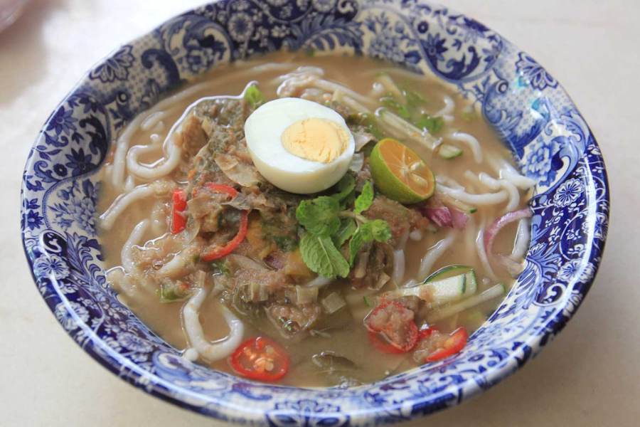 Laksa biasanya antara yang termasuk dalam senarai makanan berpantang.