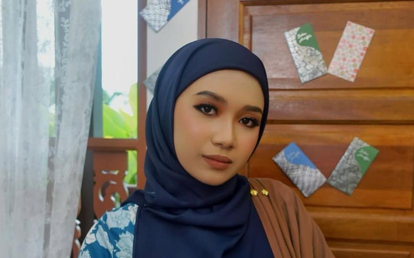 Intan Maya tetap masuk dapur meskipun sibuk dengan kerja.