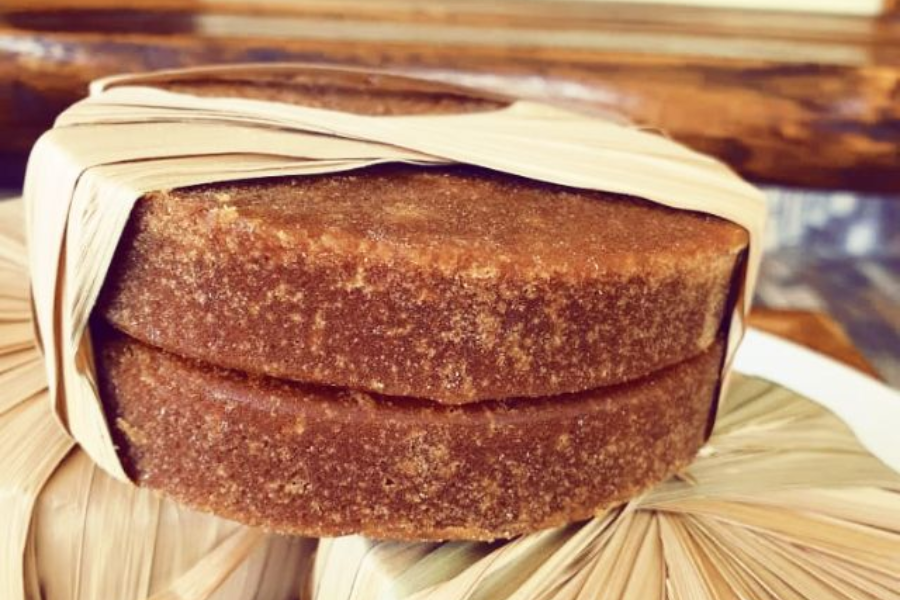 Gula Kabung pula diperbuat daripada nira nipah.